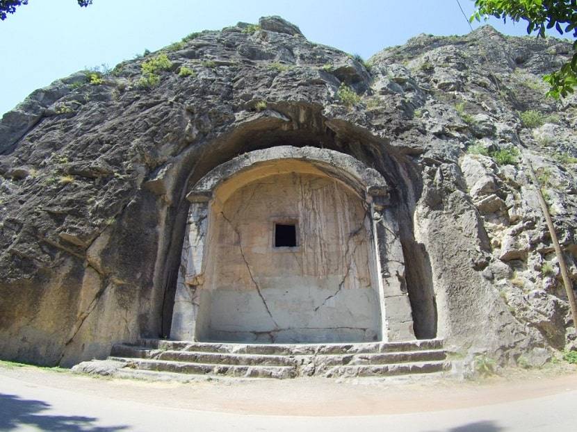 Myth of Aynalı Mağara (Mirrored Cave) Turkish myths and legends