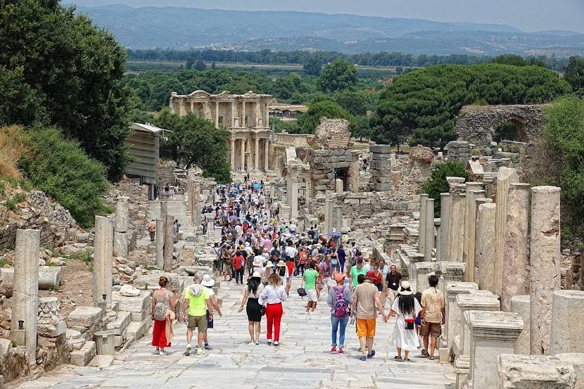 Tourists surge to Ephesus as pandemic restrictions erased