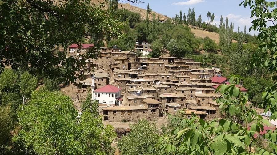 Bitlis' Stone Houses Catch Tourists’ Attention