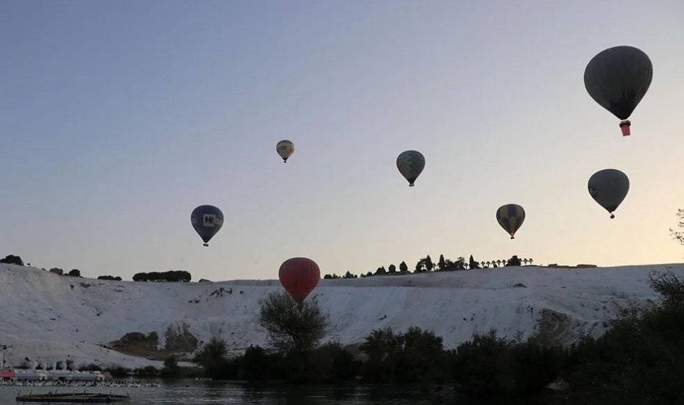 Tourists surged on New Year's Eve in Pamukkale