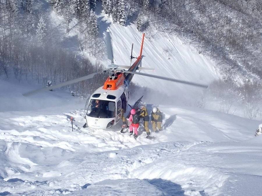 The local & foreign skiers continue tod welcome 'heliski' (2)-min
