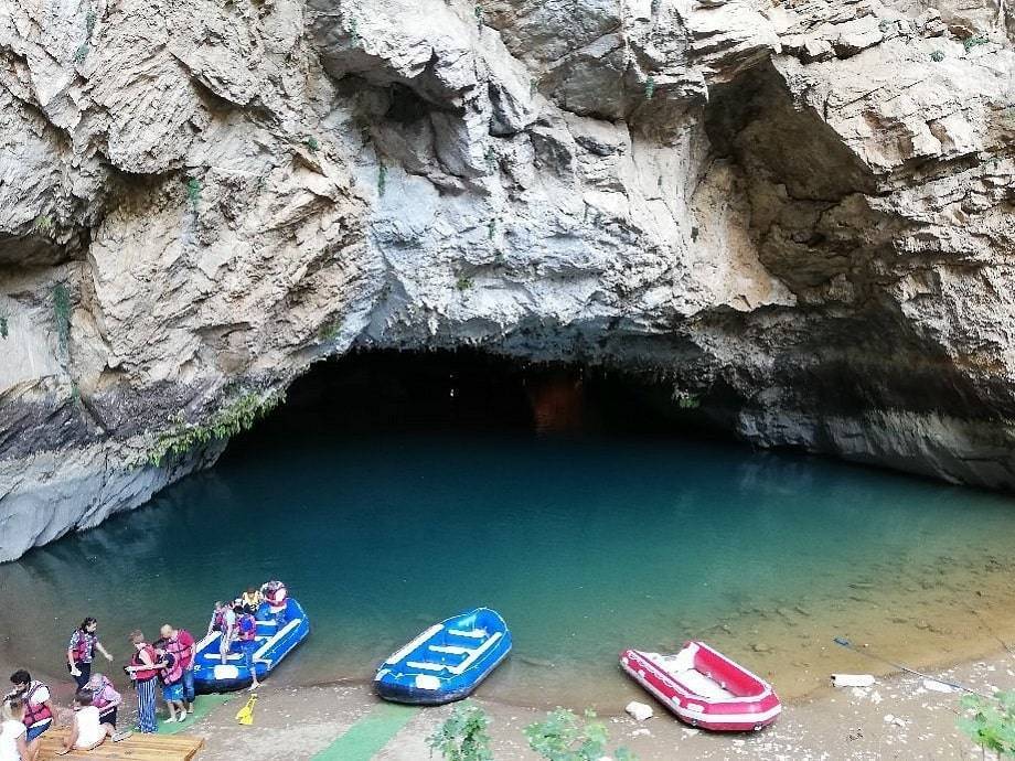 Altinbesik Cave Flooded with Tourists and Visitors (2)