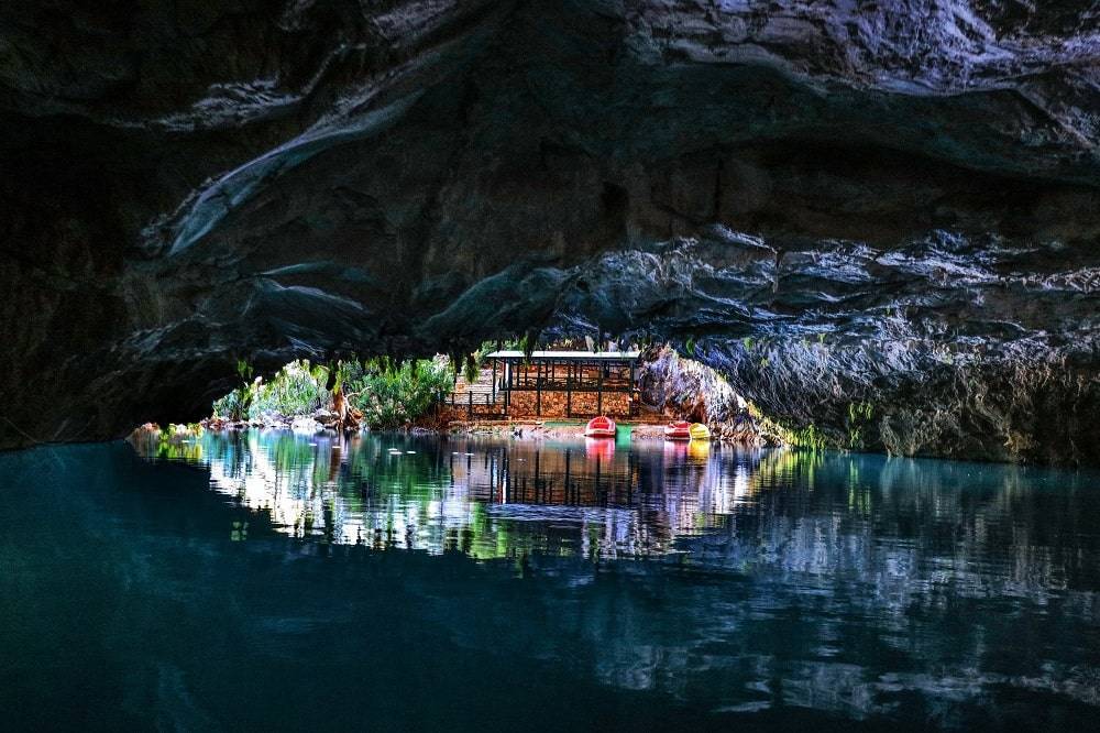 Altinbesik Cave Flooded with Tourists and Visitors