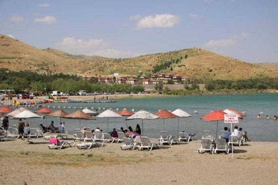 Visitors Fed up of Heat Flocked Caspian Lake-