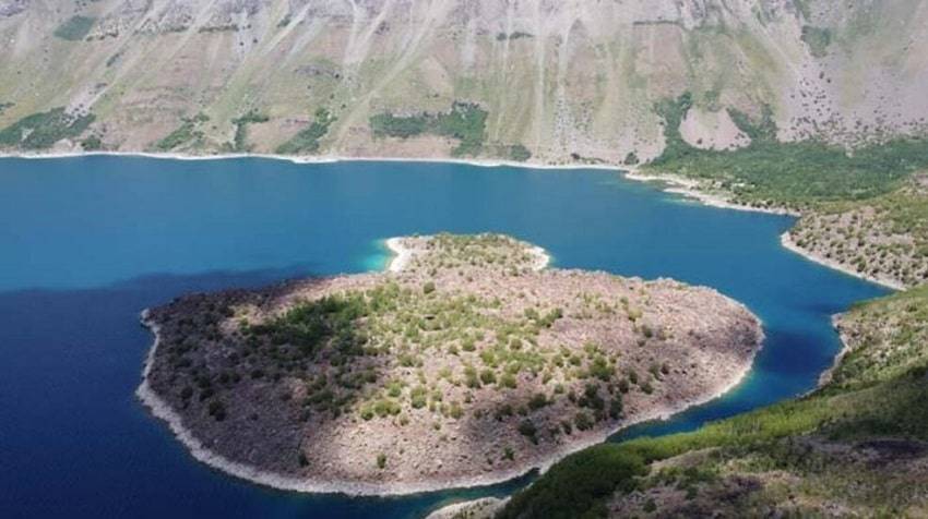 Nemrut Crater Lake Hosts International Tourists