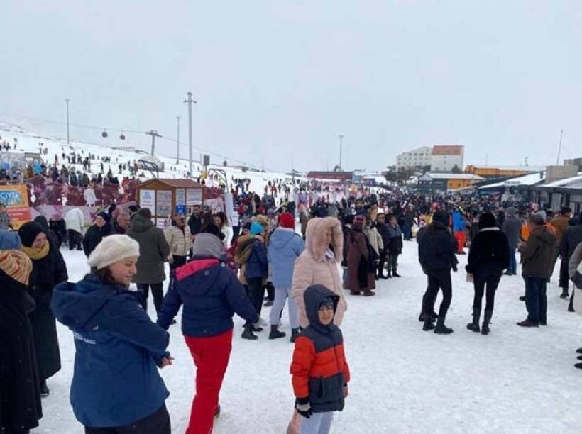 Tourists in Abundance Gathered at the Erciyes (2)