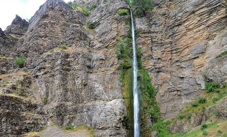 The Enchanting Beauty of Gumuskanat Waterfall