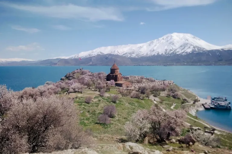 4-Day Eastern Turkey Tour: Van, Kars, Ani and Erzurum