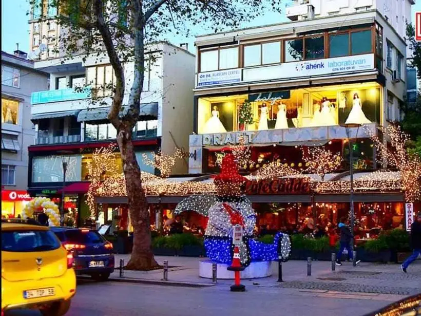 Shopping at Baghdad Street