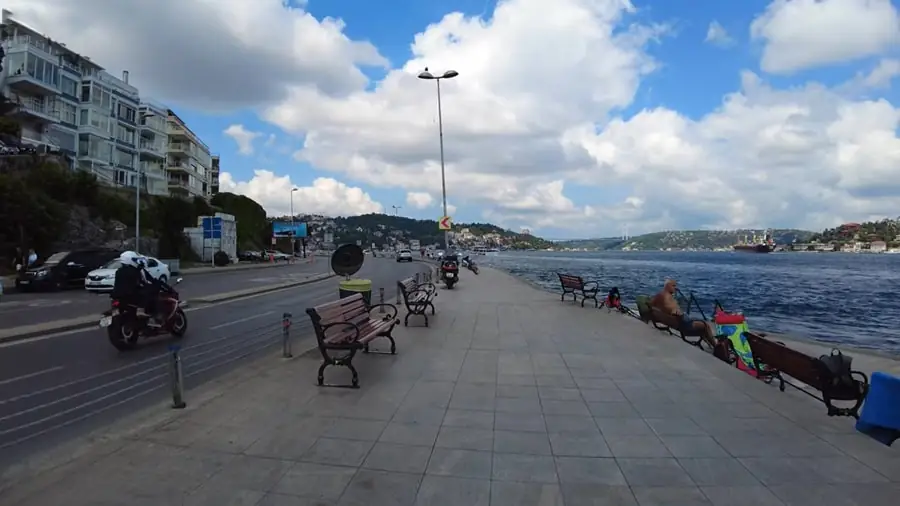 Bosphorus Coastal Walkway in Istanbul Walk Where Empires Met-min