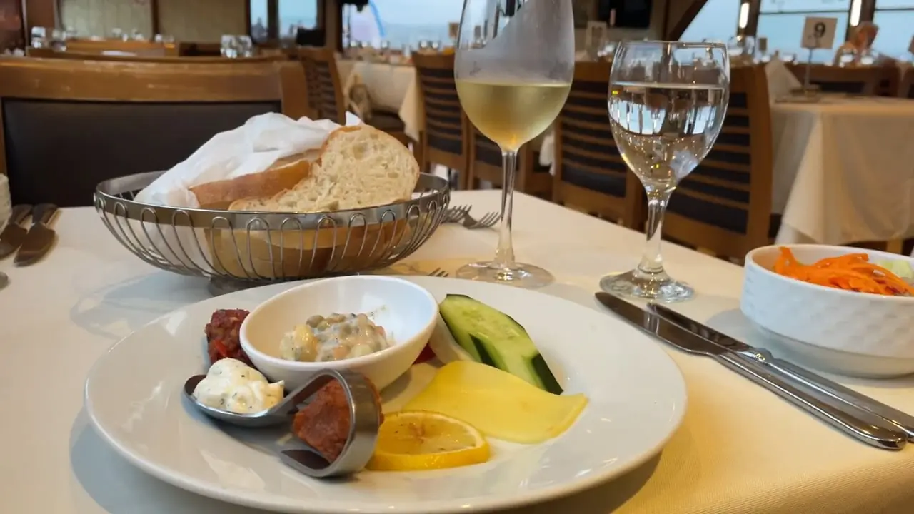 Best Experience in Istanbul _ Bosphorus Dinner Cruise
