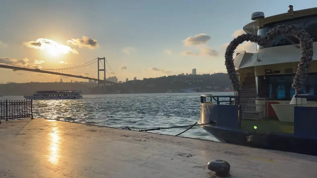 Istanbul Bosphorus Sunset Cruise Tour