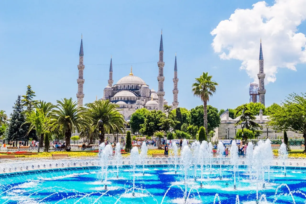 Blue Mosque (Sultanahmet Camii) in Istanbul, featured on a private 10-day Turkey tour across Turkey’s iconic landmarks.