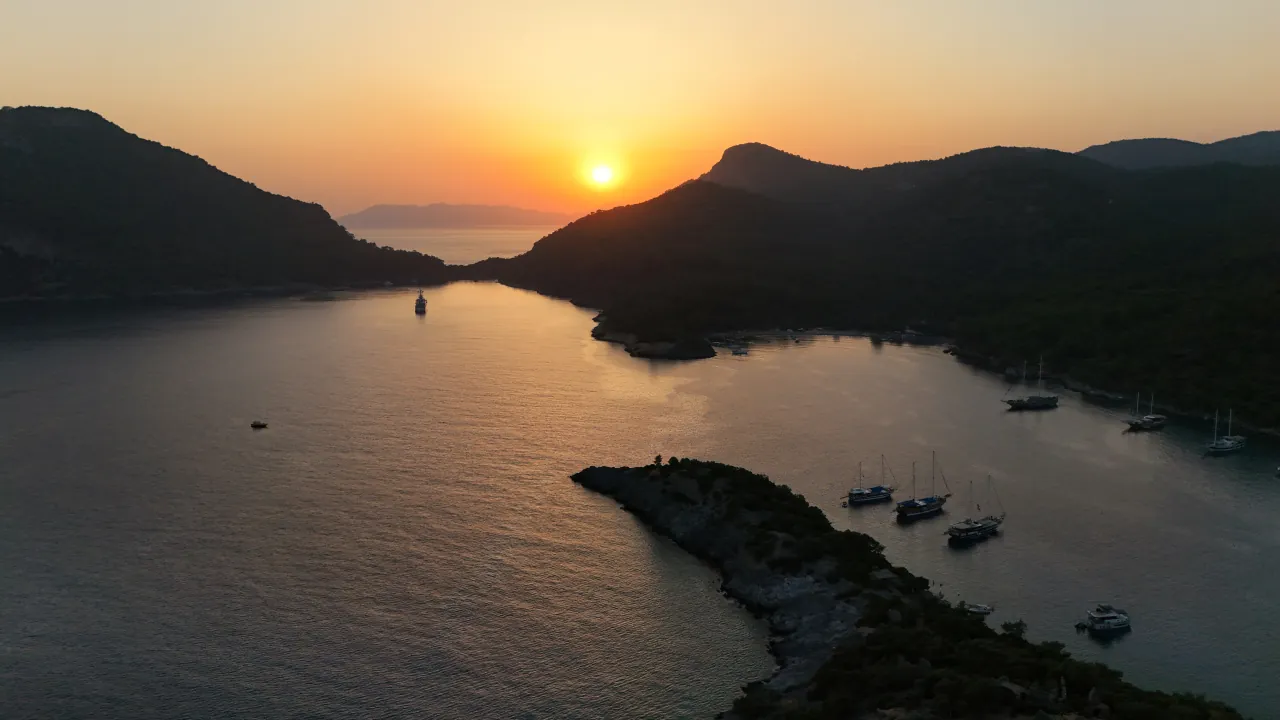 Watching the sunset on a Blue Cruise tour in Turkey – gulet sailing along turquoise coast