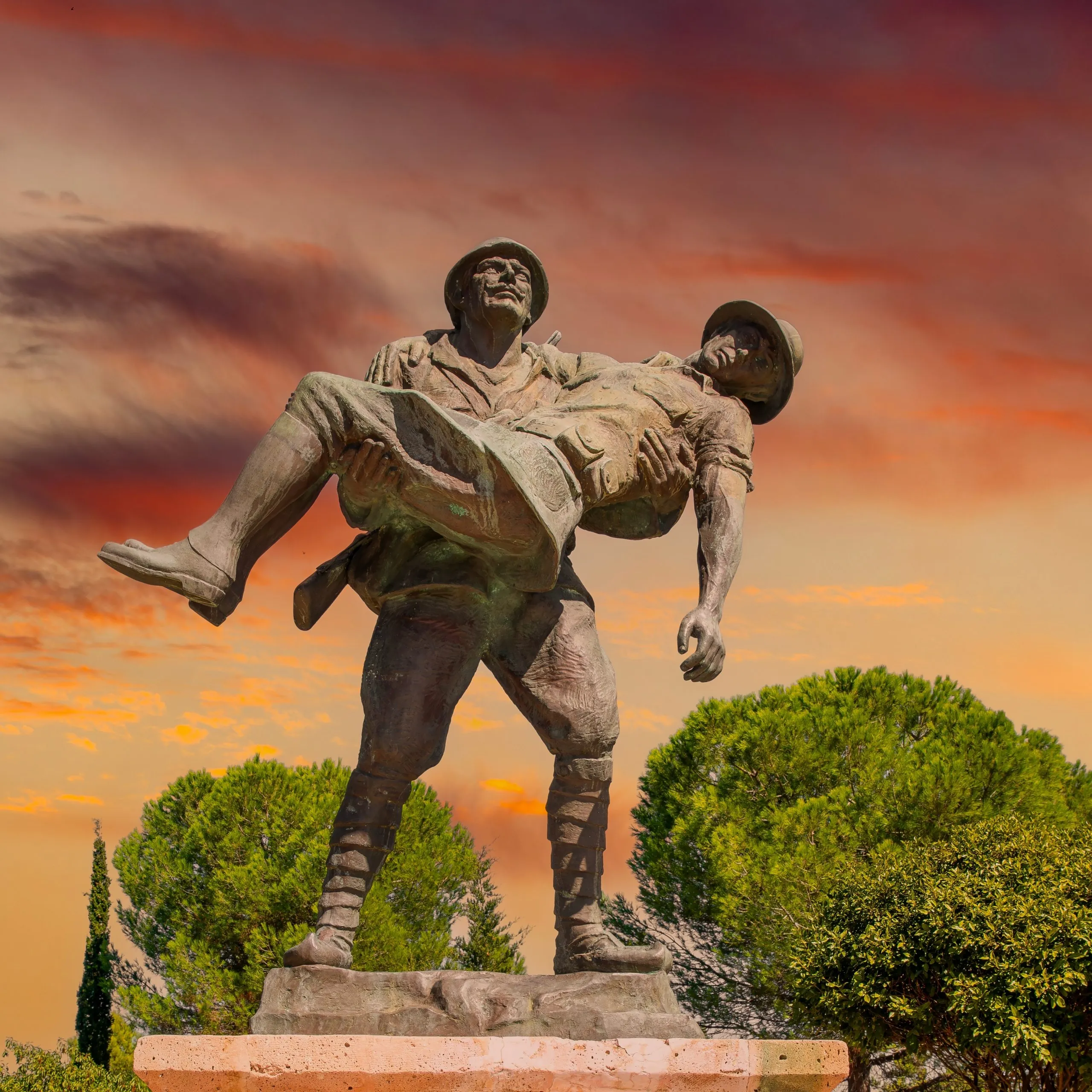 Symbol of humanity at Gallipoli – Turkish soldier carrying ANZAC comrade