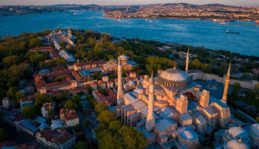 Ultimate Istanbul Travel Guide: Two Amazing Continents