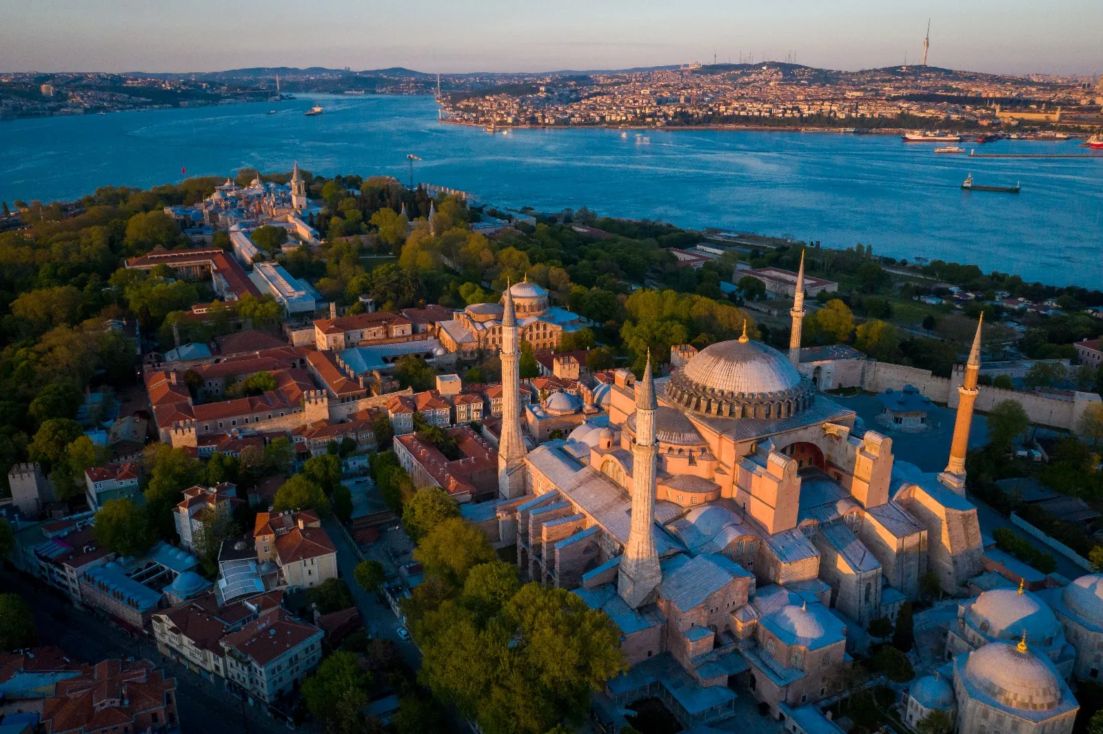 Ultimate Istanbul Travel Guide: Two Amazing Continents