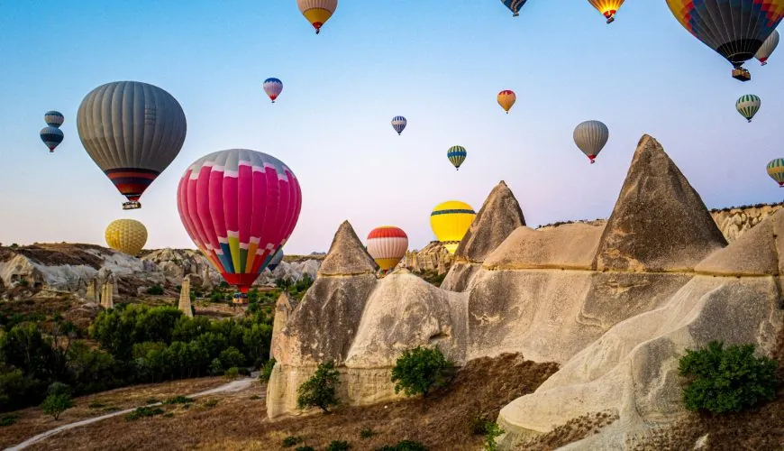 Best Time to Visit Cappadocia for Hot Air Balloons (2025 Guide)