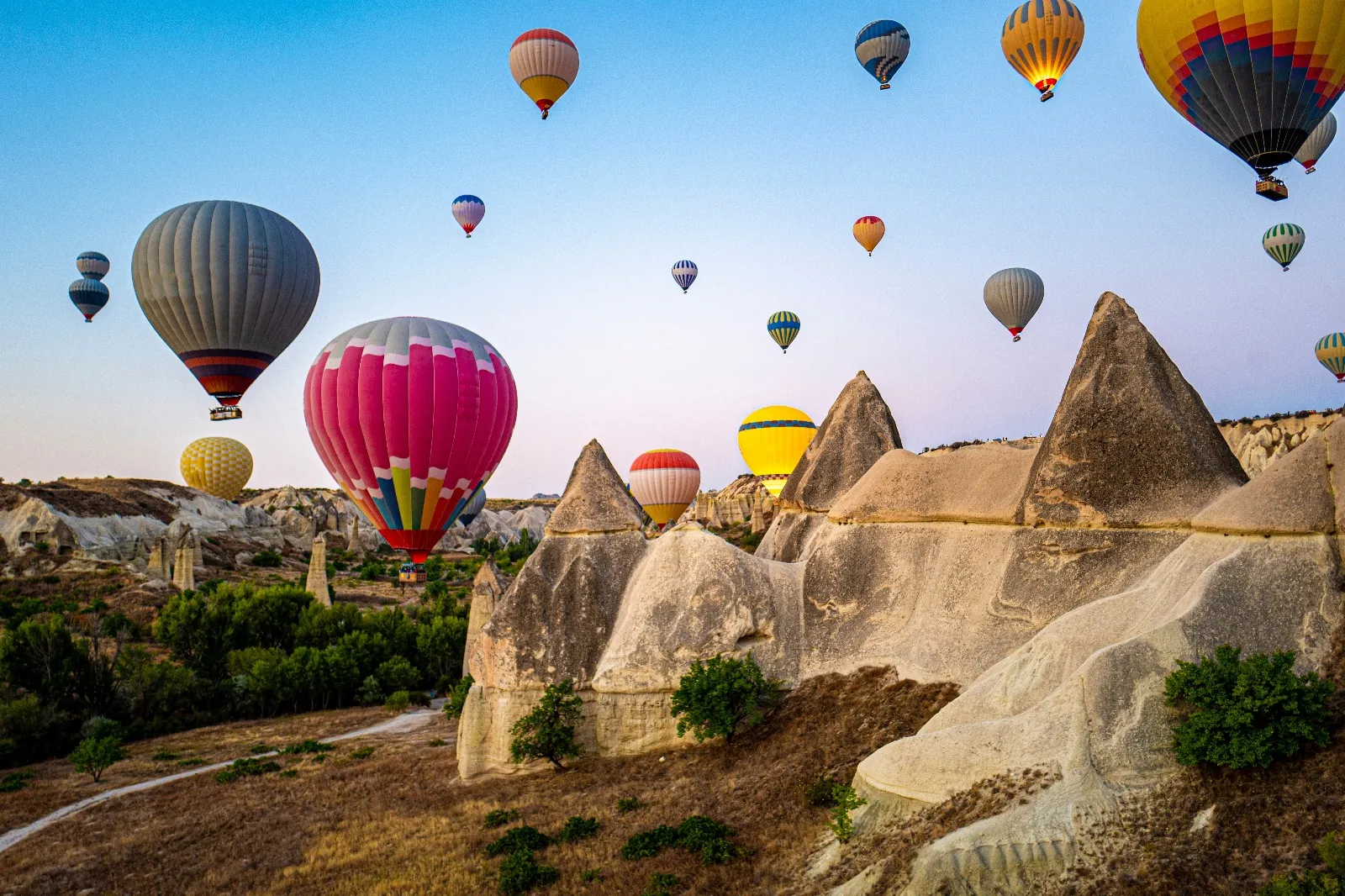 Best Time to Visit Cappadocia for Hot Air Balloons (2025 Guide)