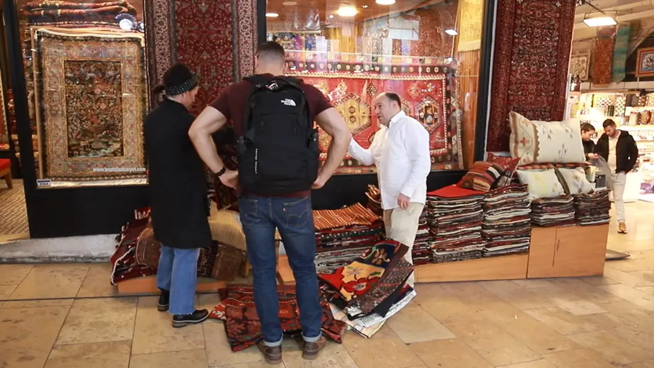 best time to visit grand bazaar istanbul-min