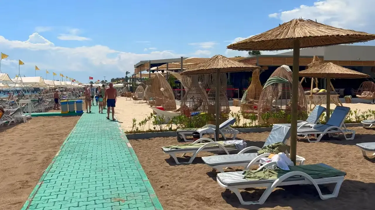 how to get to lara beach (3)-min