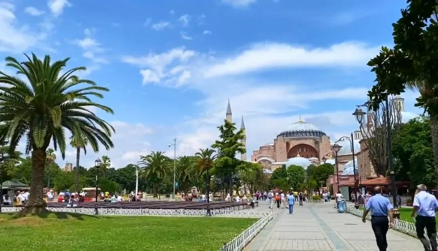 How to Get to Sultanahmet Square (2